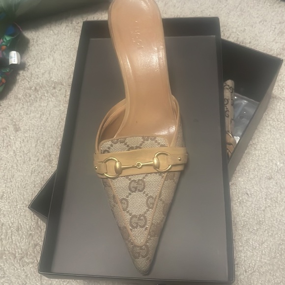 Gucci mules:classic supreme design with gold-toned accent, up to 3 1/2 inch heel - Picture 4 of 6